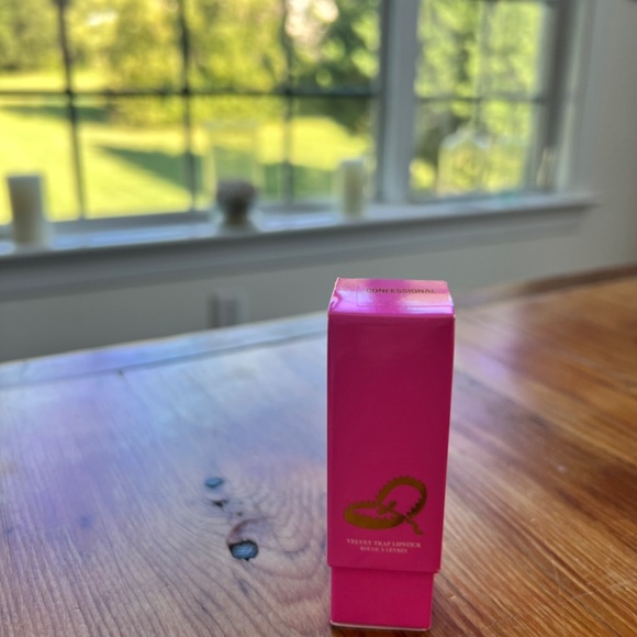 New in Box‎ Jeffree Star Velvet Trap Lipstick in Confessional Hot Red Rare - Picture 12 of 14